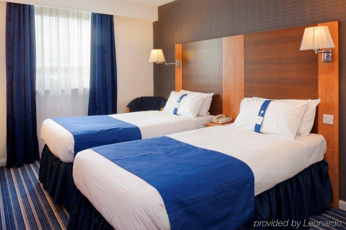 Holiday Inn Express Nuneaton By Ihg Δωμάτιο φωτογραφία